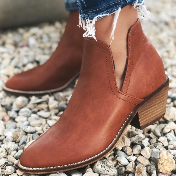 Cognac Distressed Leather Bootie - Picture 4 of 7